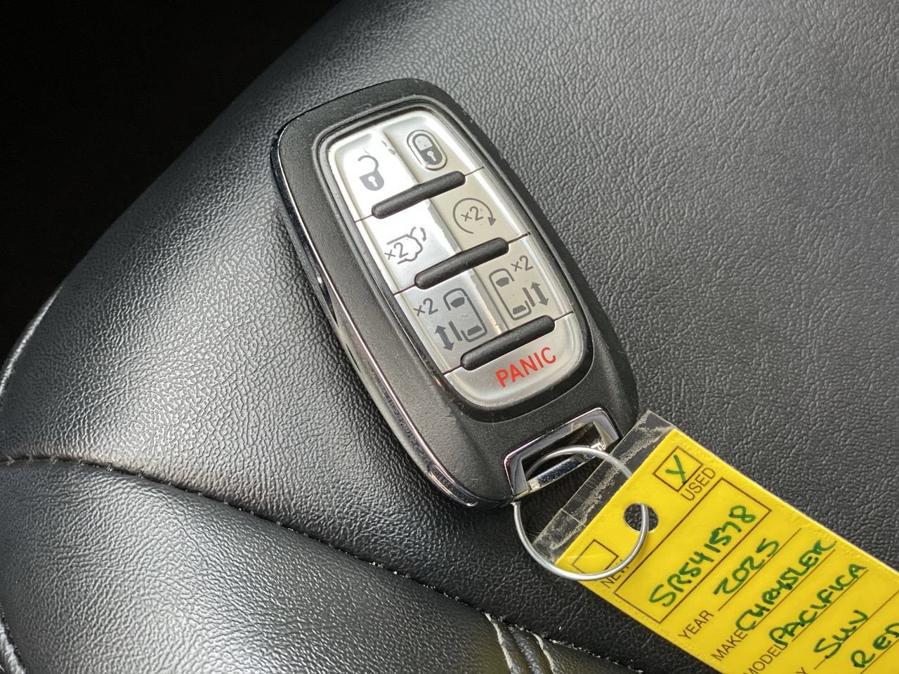 2025 Chrysler Pacifica Select