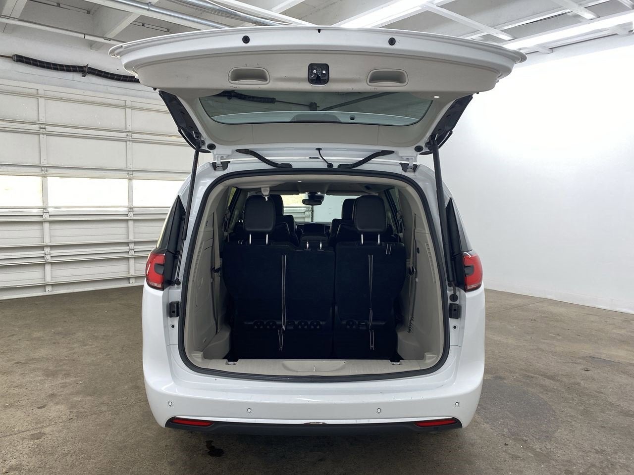 2023 Chrysler Pacifica Hybrid Touring L