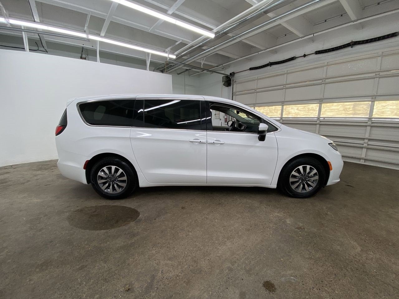 2023 Chrysler Pacifica Hybrid Touring L