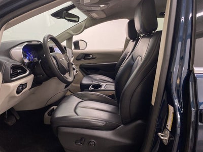 2023 Chrysler Pacifica Hybrid Touring L