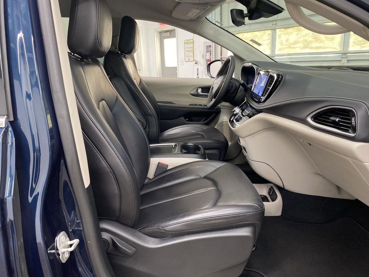 2023 Chrysler Pacifica Hybrid Touring L