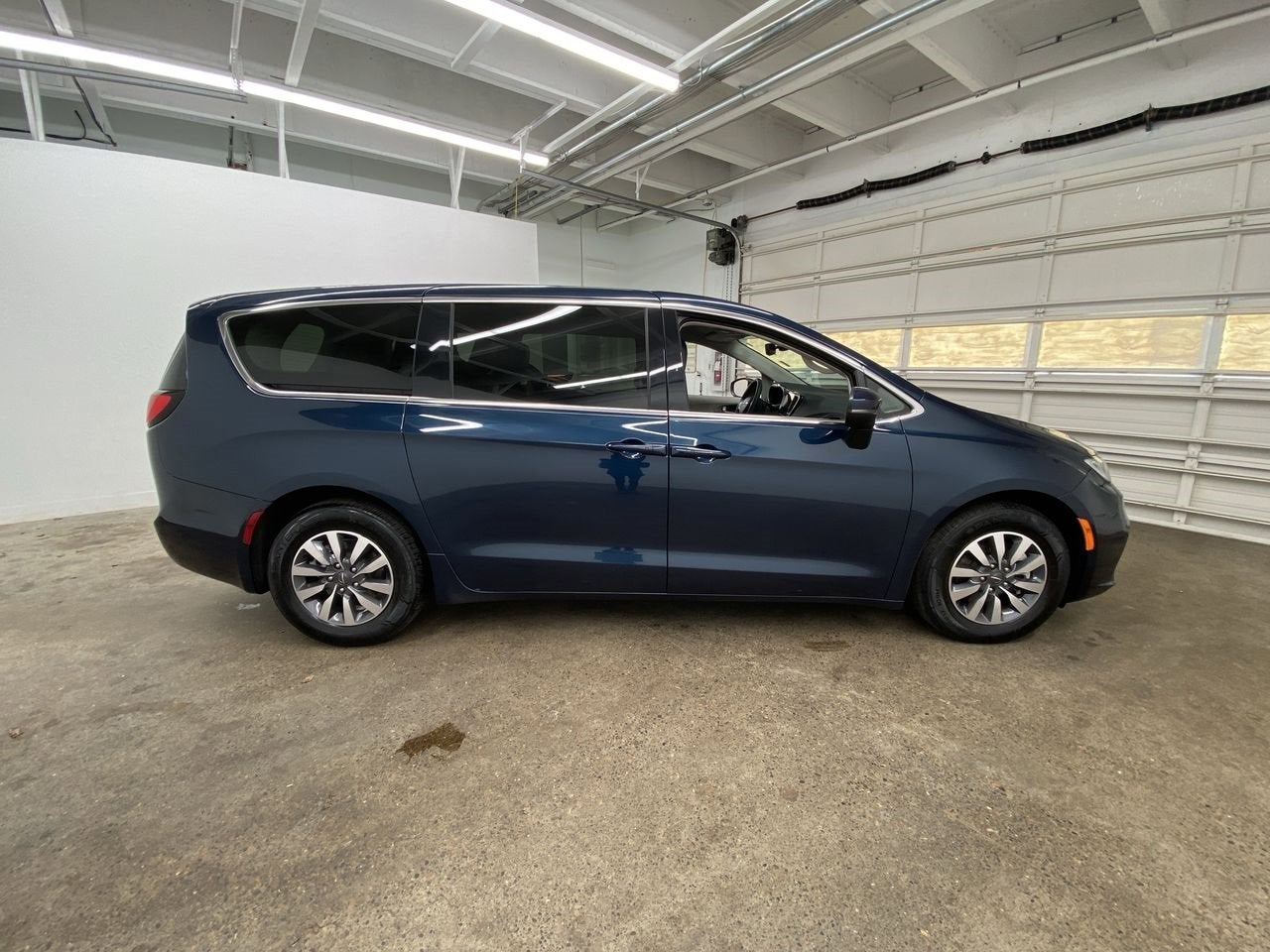 2023 Chrysler Pacifica Hybrid Touring L