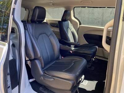 2024 Chrysler Pacifica Hybrid Select
