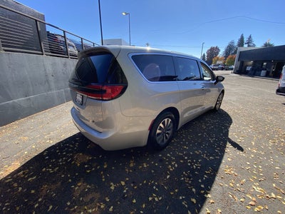 2024 Chrysler Pacifica Hybrid Select