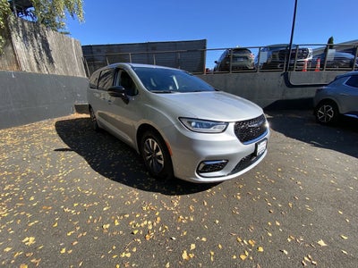 2024 Chrysler Pacifica Hybrid Select
