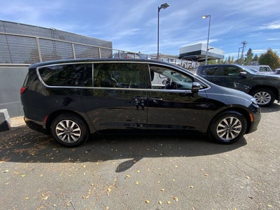 2024 Chrysler Pacifica Hybrid Select