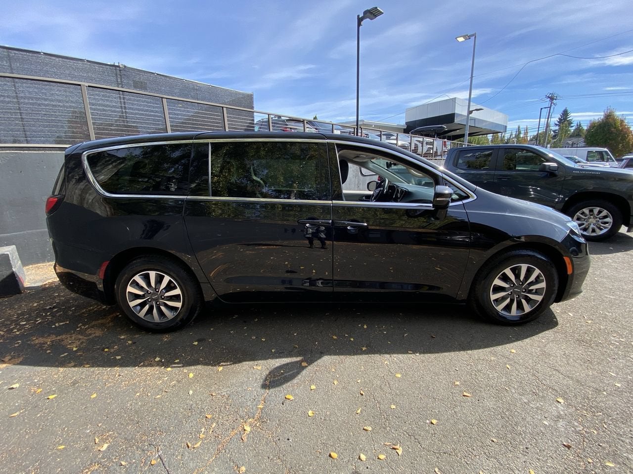 2024 Chrysler Pacifica Hybrid Select