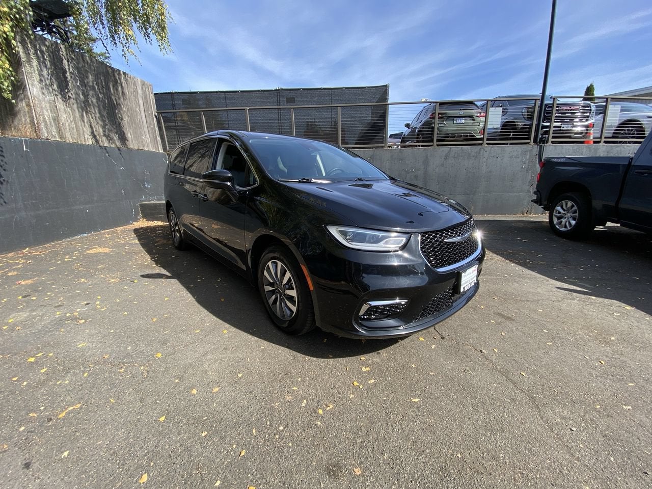 2024 Chrysler Pacifica Hybrid Select
