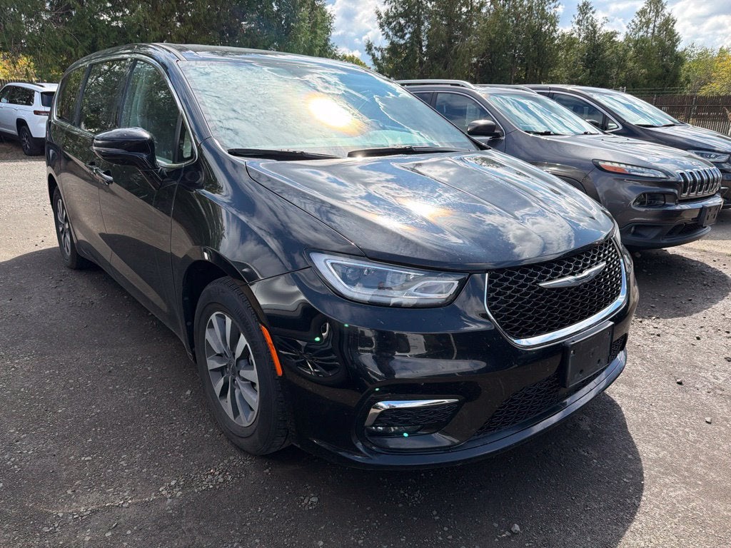 2024 Chrysler Pacifica Hybrid Select