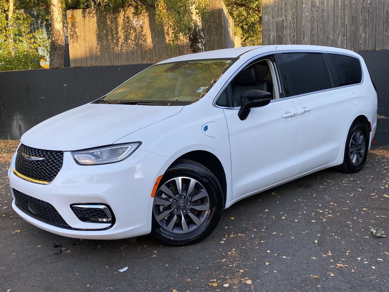 2024 Chrysler Pacifica Hybrid Select