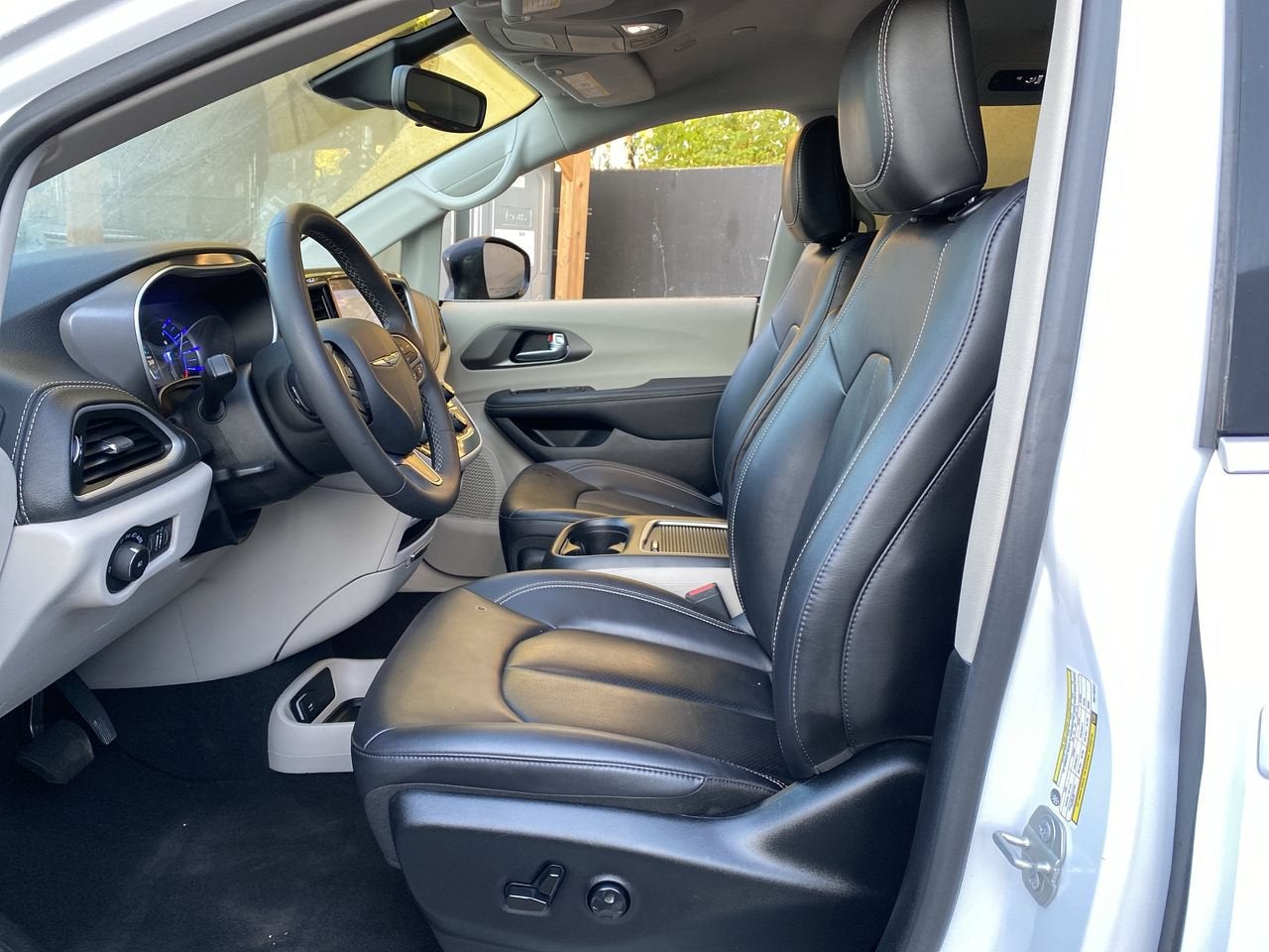 2024 Chrysler Pacifica Hybrid Select
