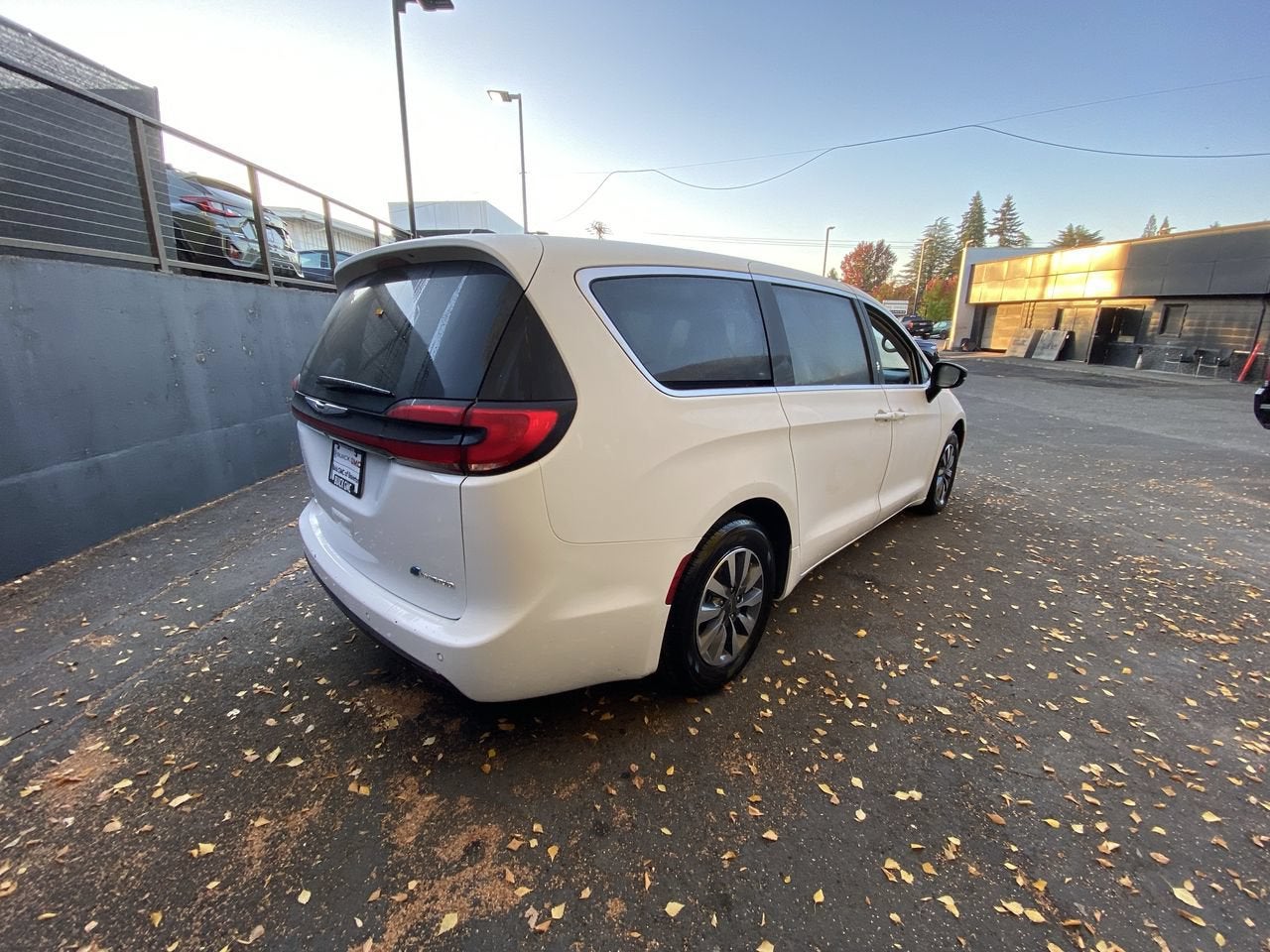 2024 Chrysler Pacifica Hybrid Select