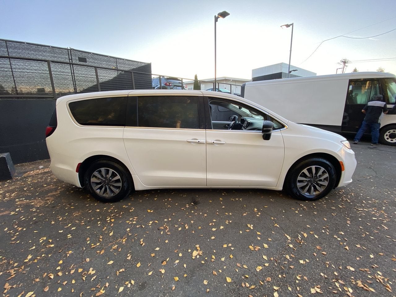 2024 Chrysler Pacifica Hybrid Select