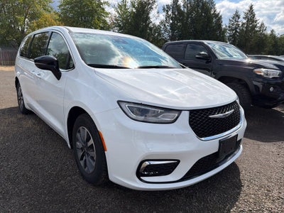 2024 Chrysler Pacifica Hybrid Select