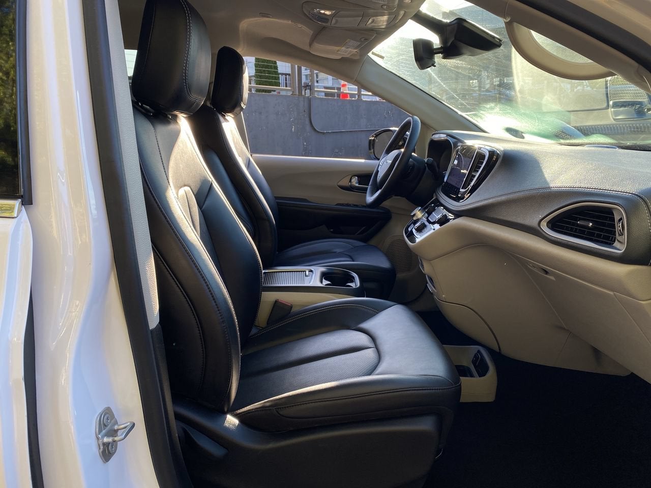 2024 Chrysler Pacifica Hybrid Select