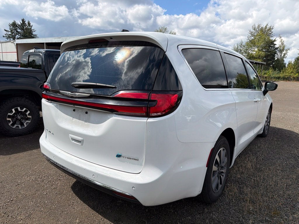 2024 Chrysler Pacifica Hybrid Select