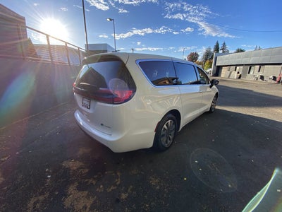 2024 Chrysler Pacifica Hybrid Select