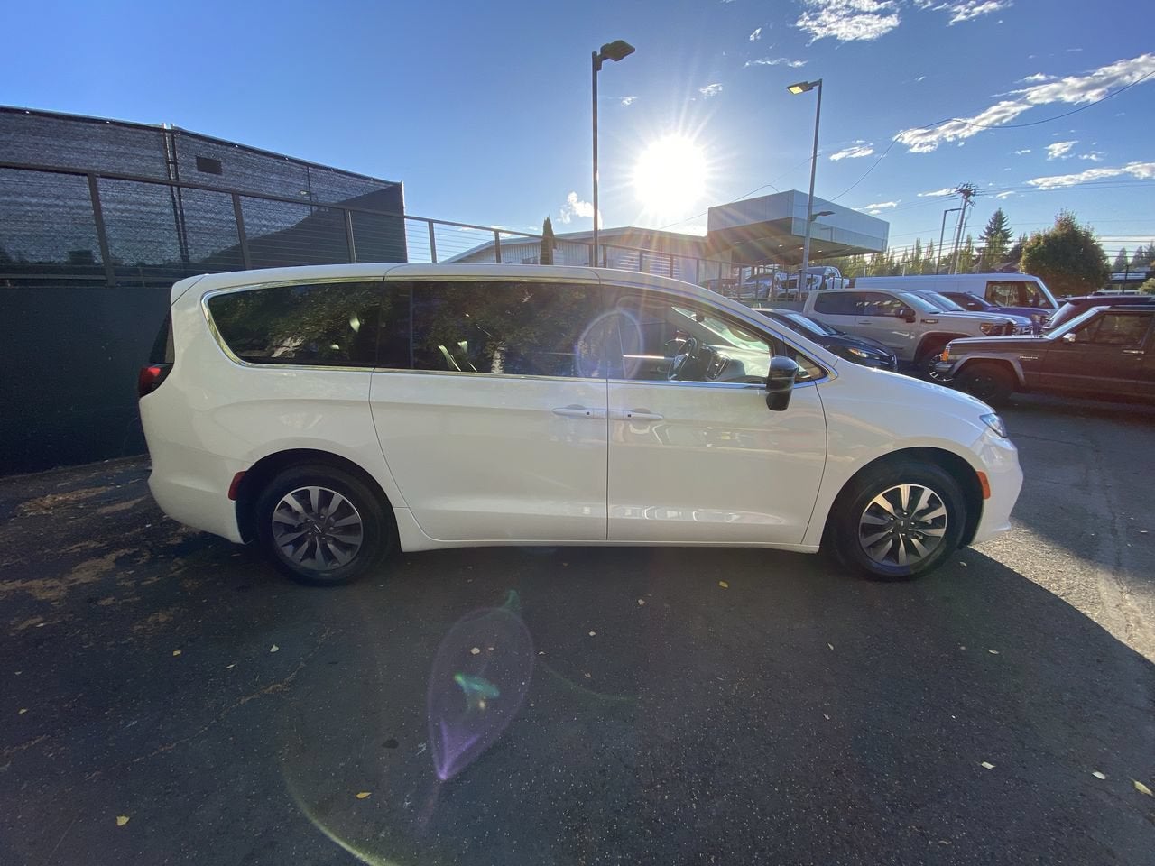 2024 Chrysler Pacifica Hybrid Select
