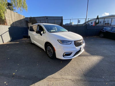 2024 Chrysler Pacifica Hybrid Select