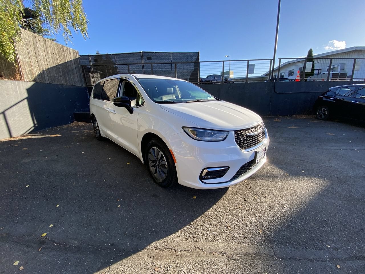 2024 Chrysler Pacifica Hybrid Select