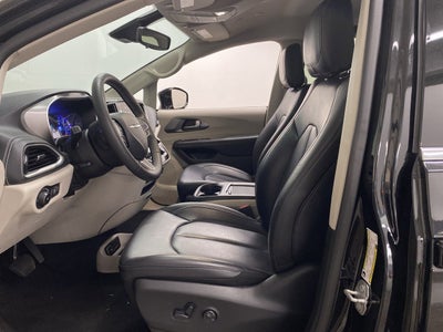 2024 Chrysler Pacifica Hybrid Select