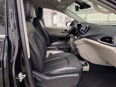 2024 Chrysler Pacifica Hybrid Select