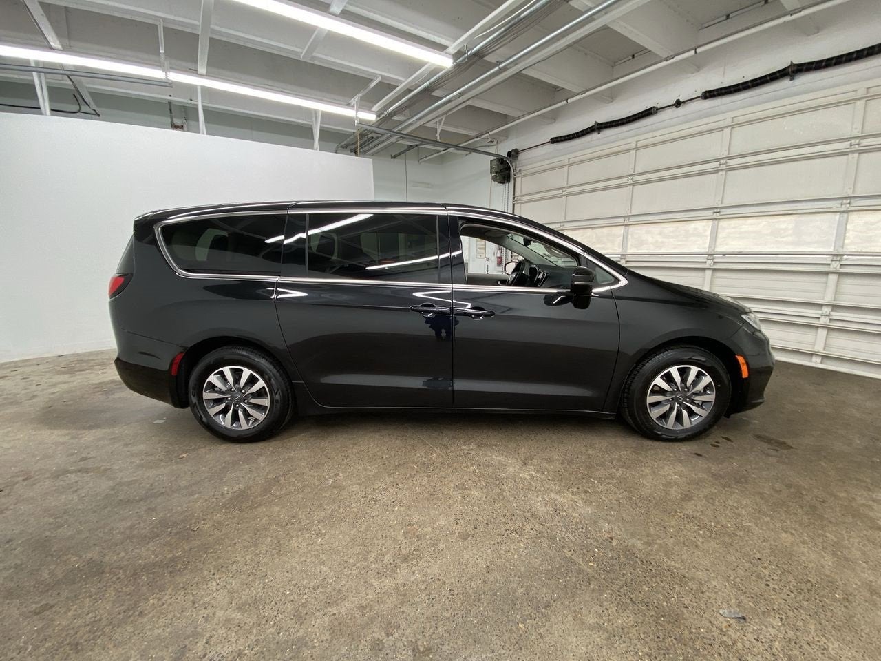 2024 Chrysler Pacifica Hybrid Select