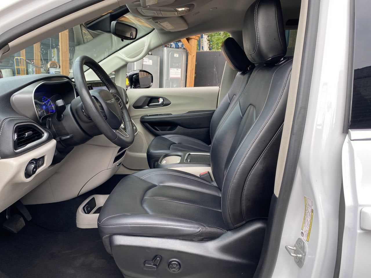 2024 Chrysler Pacifica Hybrid Select