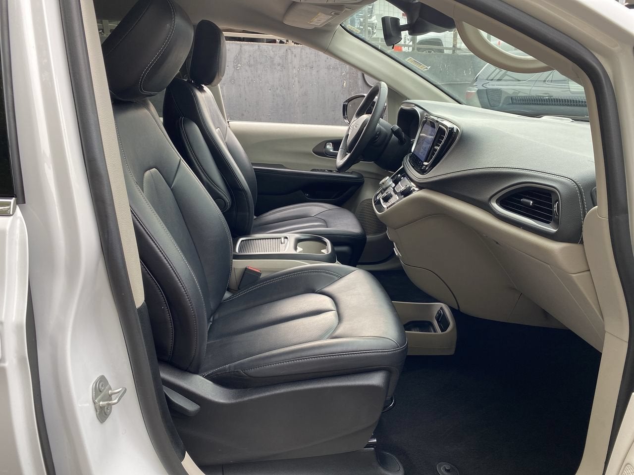 2024 Chrysler Pacifica Hybrid Select