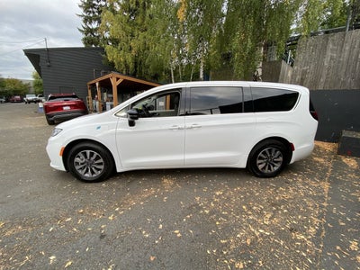 2024 Chrysler Pacifica Hybrid Select