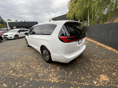 2024 Chrysler Pacifica Hybrid Select