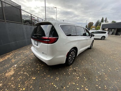 2024 Chrysler Pacifica Hybrid Select