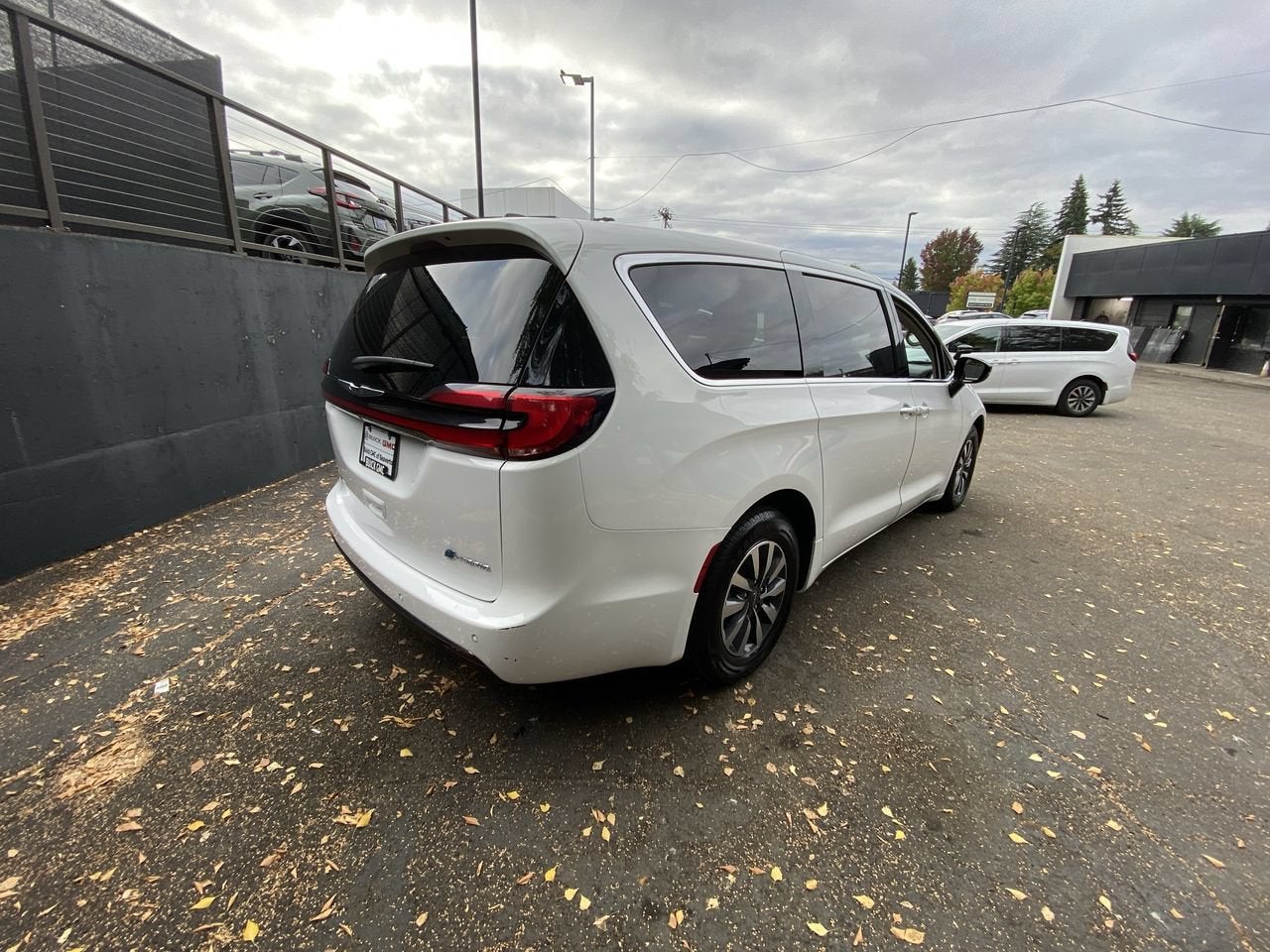 2024 Chrysler Pacifica Hybrid Select