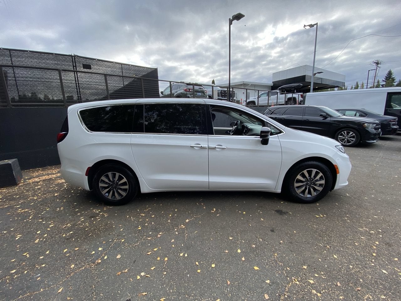 2024 Chrysler Pacifica Hybrid Select