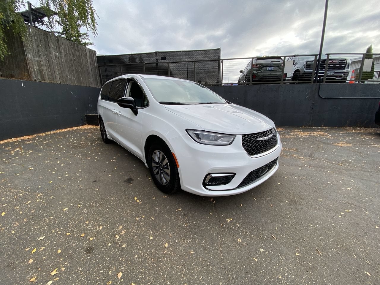 2024 Chrysler Pacifica Hybrid Select