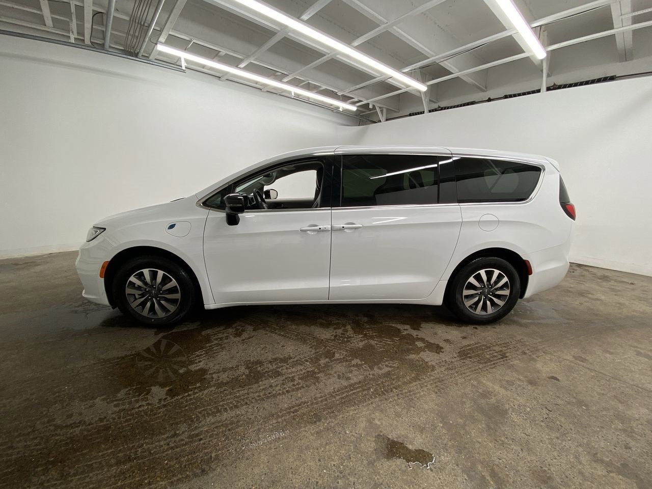 2024 Chrysler Pacifica Hybrid Select