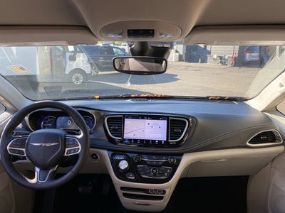 2024 Chrysler Pacifica Hybrid Select