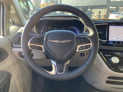 2024 Chrysler Pacifica Hybrid Select