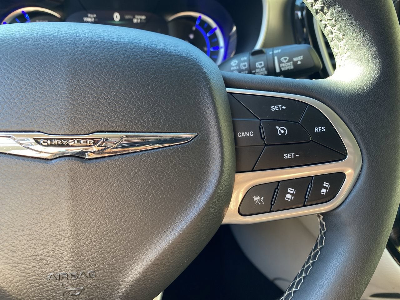 2024 Chrysler Pacifica Hybrid Select