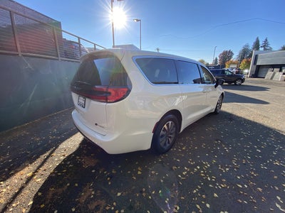 2024 Chrysler Pacifica Hybrid Select