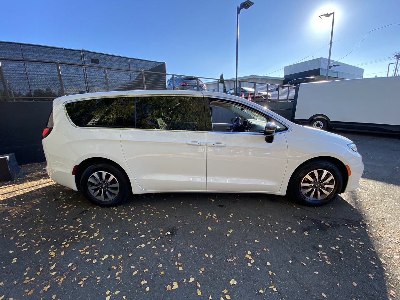 2024 Chrysler Pacifica Hybrid Select