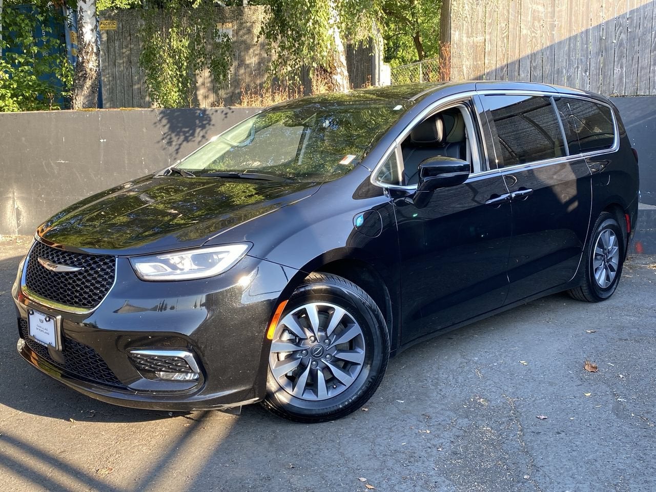 2024 Chrysler Pacifica Hybrid Select