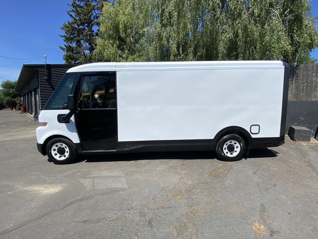 2024 BrightDrop Zevo 600 EJY