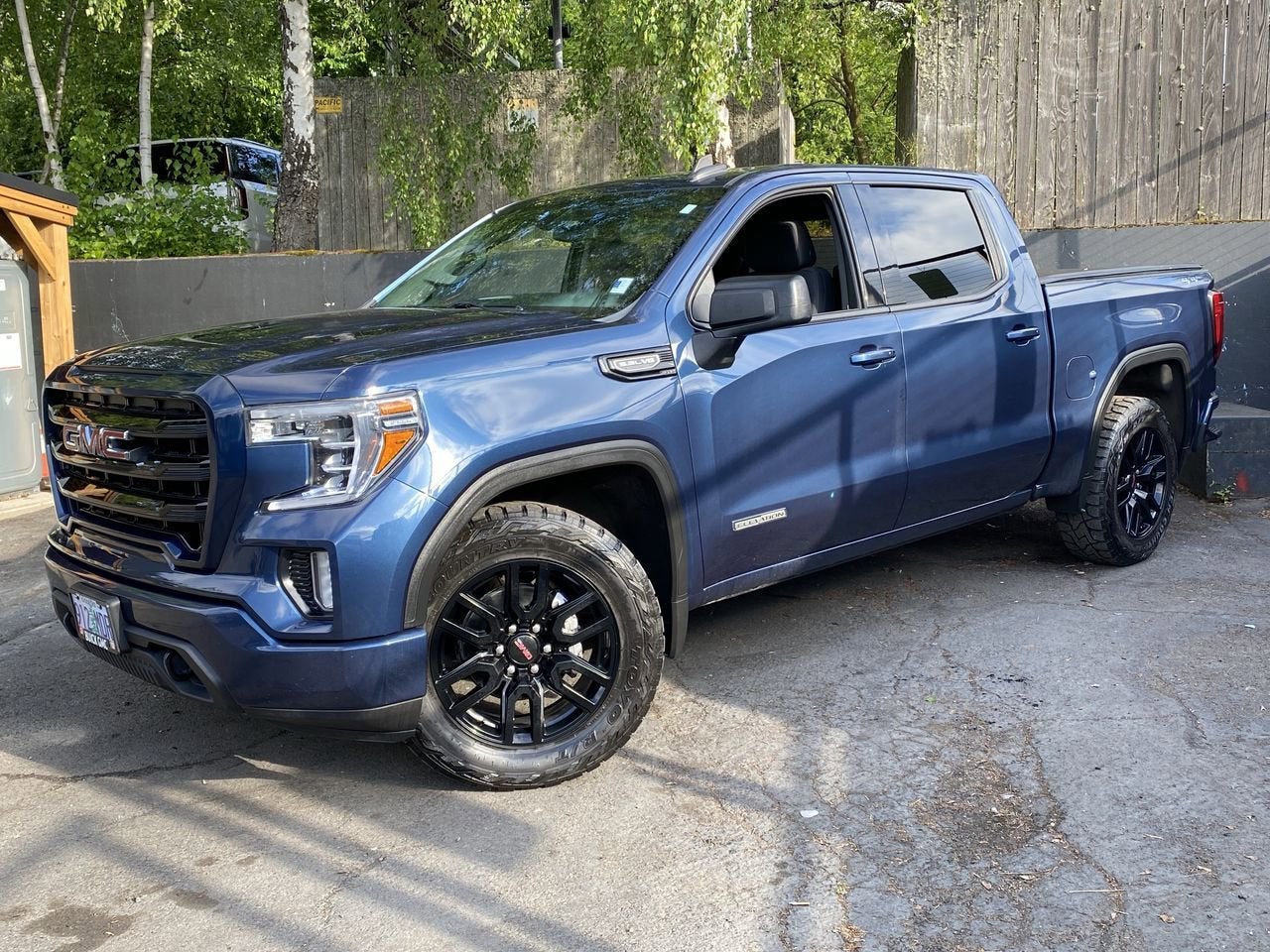 2020 GMC Sierra 4WD Crew Cab Short Box Elevation's photo