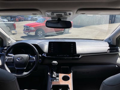 2022 Toyota Sienna XLE