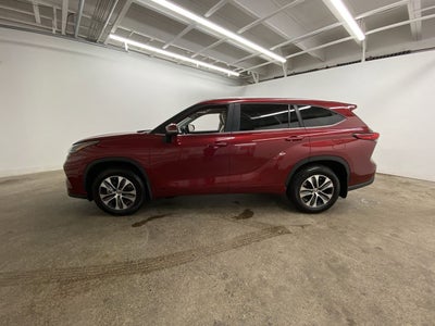 2023 Toyota Highlander Hybrid XLE