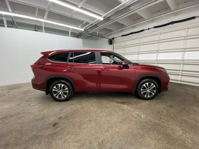 2023 Toyota Highlander Hybrid XLE