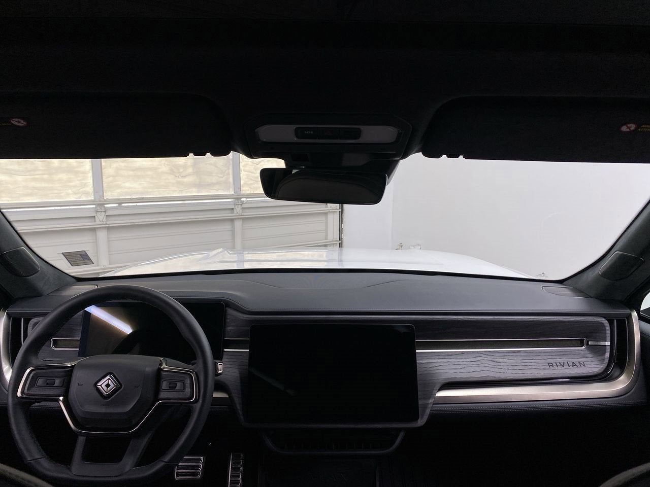 2023 RIVIAN R1S Adventure