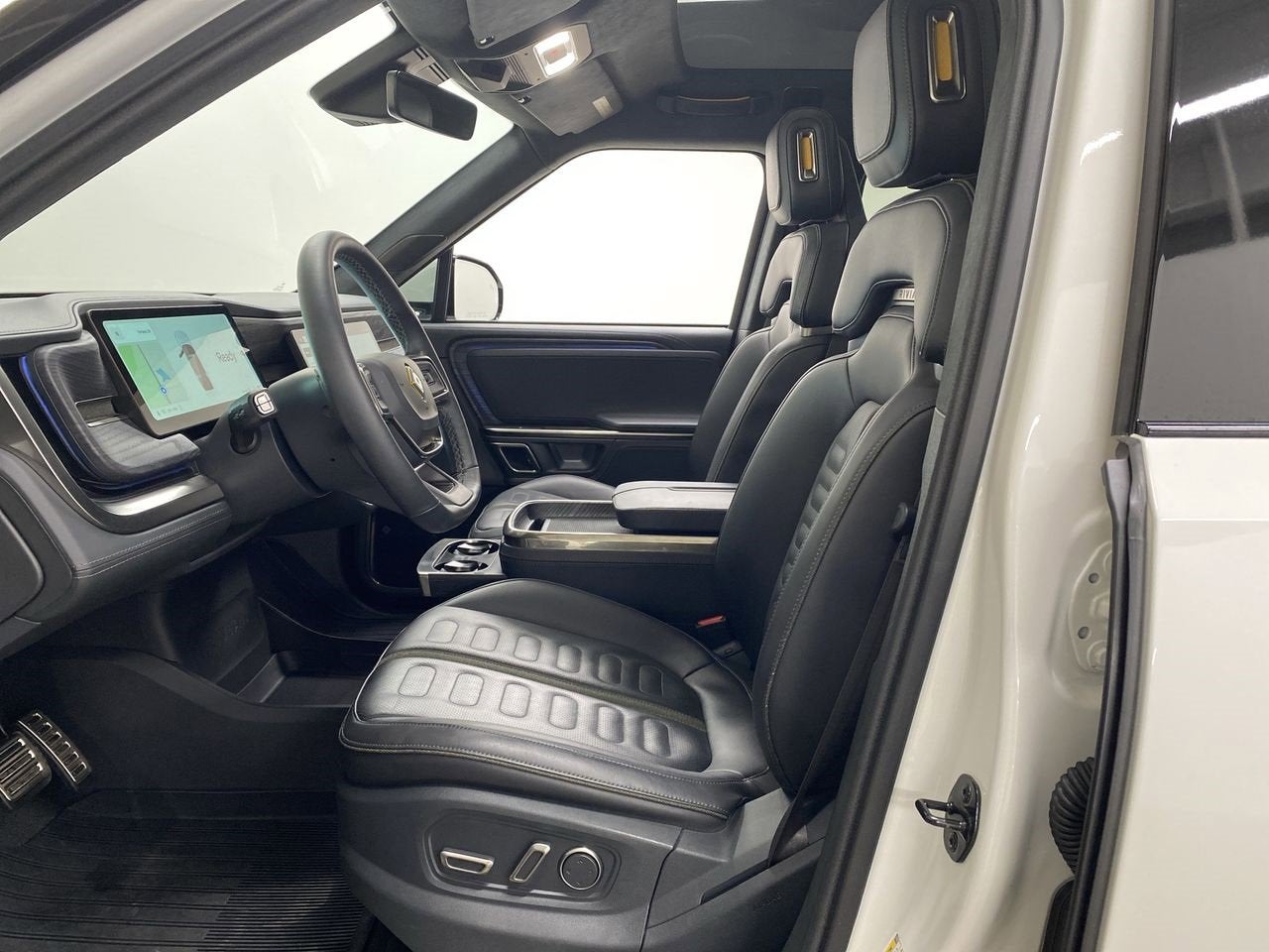 2023 RIVIAN R1S Adventure