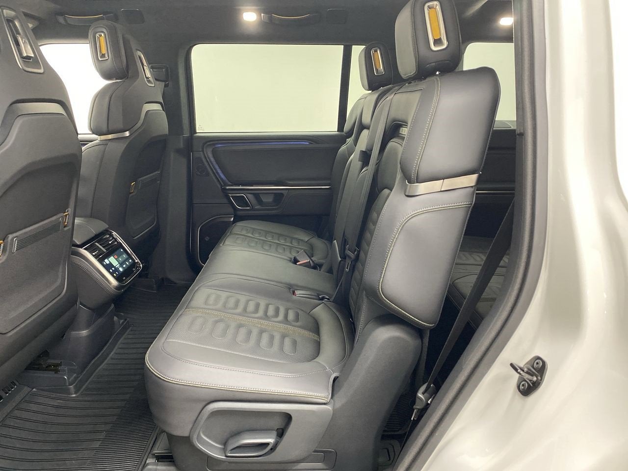 2023 RIVIAN R1S Adventure